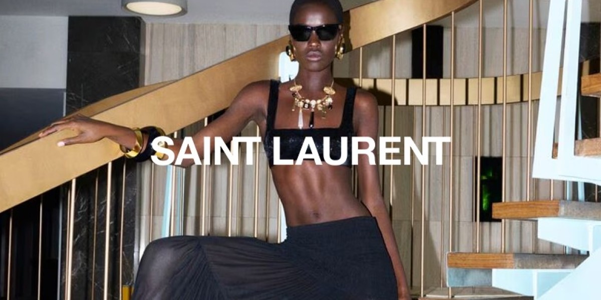 Saint Laurent featured a thick line on the top of the eye