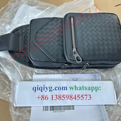qiqiyg.com fashion man bag top quality , best price ! Profile Picture